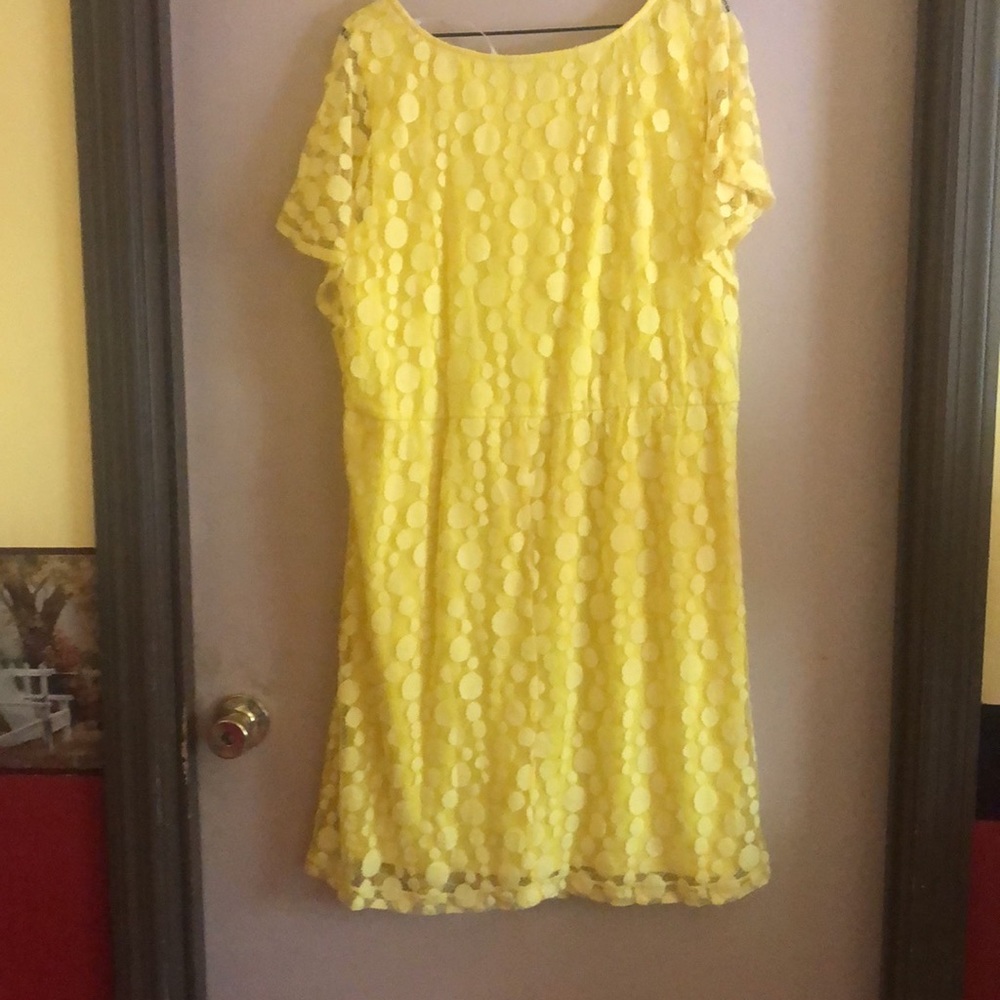 Yellow dress w circle lace overlay
